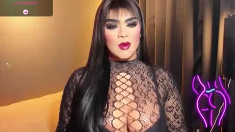 Snapshot of suckablecockoffreya chatting on 10.18.25 JADE ELYSE online show from 10.18.25