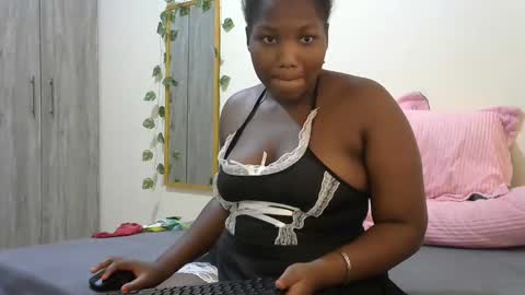 Snapshot of sucker_queen chatting on 12.11.24 Beverly online show from 12.11.24