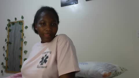 Snapshot of sucker_queen chatting on 12.20.24 Beverly online show from 12.20.24