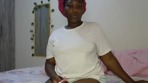 Snapshot of sucker_queen chatting on 01.14.25 Beverly online show from 01.14.25