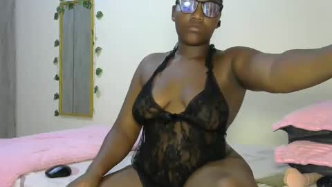 Snapshot of sucker_queen chatting on 01.23.25 Beverly online show from 01.23.25