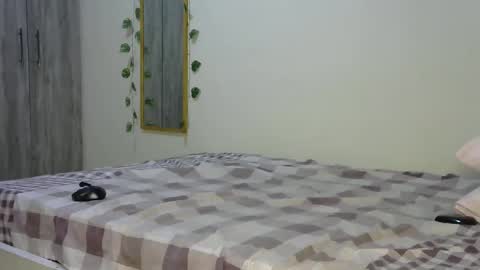 Snapshot of sucker_queen chatting on 02.25.25 Beverly online show from 02.25.25