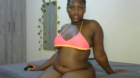 Snapshot of sucker_queen chatting on 02.28.25 Beverly online show from 02.28.25