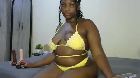 Snapshot of sucker_queen chatting on 10.04.25 Beverly online show from 10.04.25