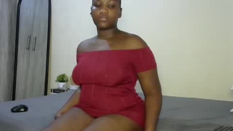 Snapshot of sucker_queen chatting on 10.13.25 Beverly online show from 10.13.25