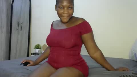 Snapshot of sucker_queen chatting on 10.13.25 Beverly online show from 10.13.25