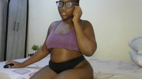 Snapshot of sucker_queen chatting on 10.25.25 Beverly online show from 10.25.25