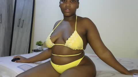 Snapshot of sucker_queen chatting on 10.27.25 Beverly online show from 10.27.25