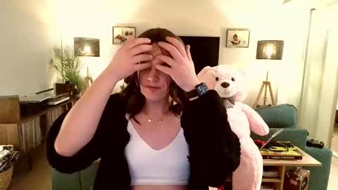 Snapshot of suddenly_sara86 chatting on 02.18.25 SaraXSX online show from 02.18.25