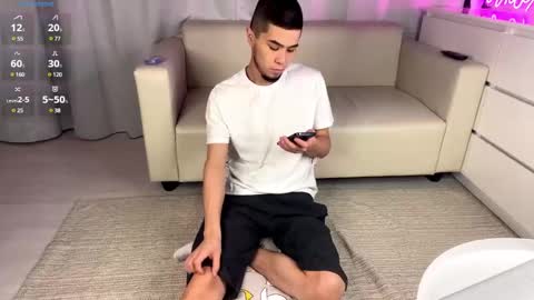 Snapshot of sue_star chatting on 12.12.24 Emmy online show from 12.12.24