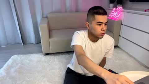 Snapshot of sue_star chatting on 02.06.25 Emmy online show from 02.06.25