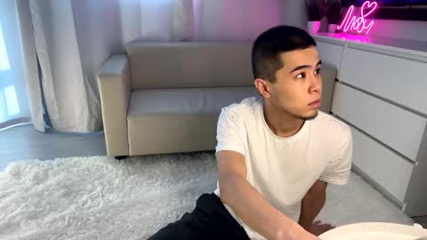 Snapshot of sue_star chatting on 02.19.25 Emmy online show from 02.19.25