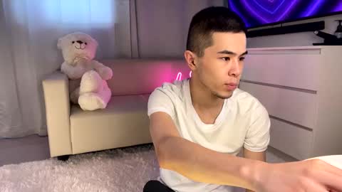 Snapshot of sue_star chatting on 03.02.25 Emmy online show from 03.02.25