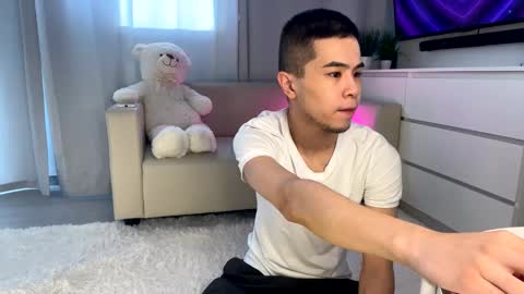 Snapshot of sue_star chatting on 03.03.25 Emmy online show from 03.03.25