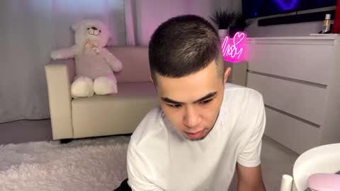 Snapshot of sue_star chatting on 03.10.25 Emmy online show from 03.10.25