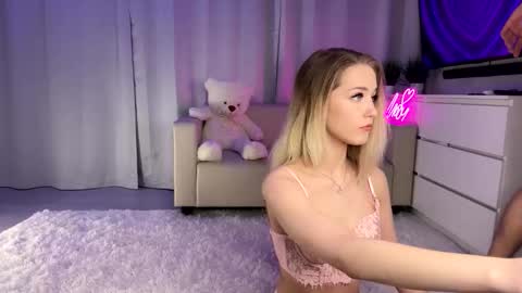 Snapshot of sue_star chatting on 10.19.25 Emmy online show from 10.19.25