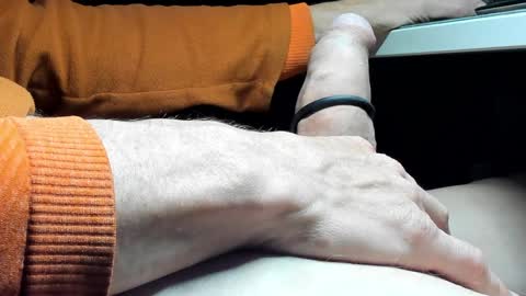 Snapshot of suedernorder chatting on 12.27.24 suedernorder online show from 12.27.24