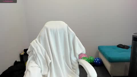 Snapshot of sugar_bunny_girl chatting on 10.18.25 Ariana online show from 10.18.25