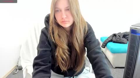 Snapshot of sugar_bunny_girl chatting on 10.27.25 Ariana online show from 10.27.25