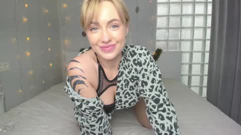 Snapshot of sugar_lizzy chatting on 12.30.24 lizzy online show from 12.30.24