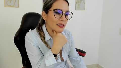 Snapshot of sugar_milff chatting on 12.19.24 sugar_milff online show from 12.19.24