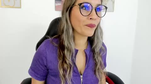 Snapshot of sugar_milff chatting on 12.20.24 sugar_milff online show from 12.20.24