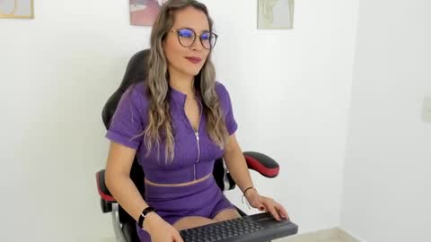 Snapshot of sugar_milff chatting on 12.20.24 sugar_milff online show from 12.20.24