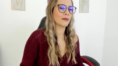 Snapshot of sugar_milff chatting on 01.04.25 sugar_milff online show from 01.04.25