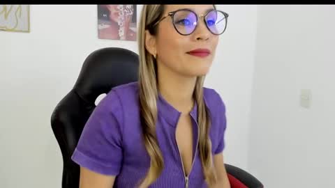 Snapshot of sugar_milff chatting on 01.24.25 sugar_milff online show from 01.24.25