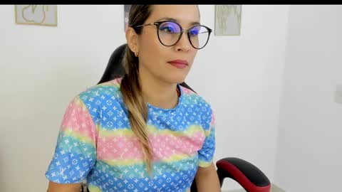 Snapshot of sugar_milff chatting on 01.25.25 sugar_milff online show from 01.25.25