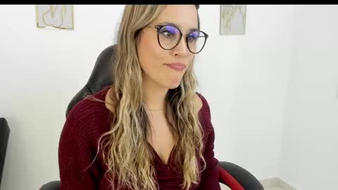 Snapshot of sugar_milff chatting on 01.28.25 sugar_milff online show from 01.28.25