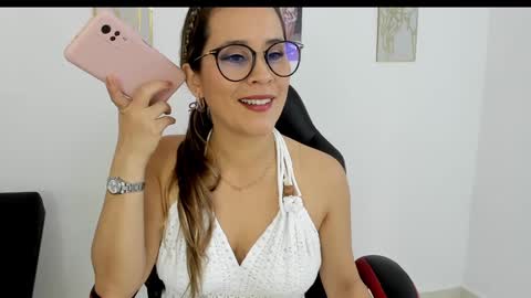 Snapshot of sugar_milff chatting on 02.26.25 sugar_milff online show from 02.26.25