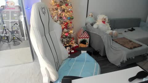 Snapshot of sugar_rainbow chatting on 12.27.24 Kinga online show from 12.27.24