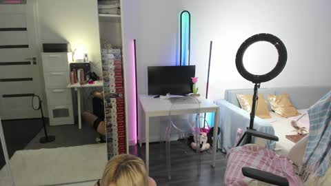 Snapshot of sugar_rainbow chatting on 01.18.25 Kinga online show from 01.18.25
