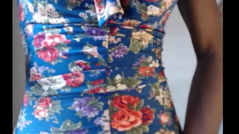 Snapshot of sugarmeltsxx chatting on 10.08.25 Bella online show from 10.08.25