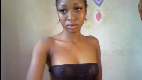 Snapshot of sugarmeltsxx chatting on 10.12.25 Bella online show from 10.12.25