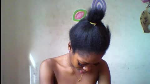 Snapshot of sugarmeltsxx chatting on 10.15.25 Bella online show from 10.15.25