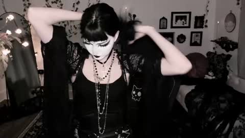 Snapshot of sugarmiette chatting on 06.14.26 Ella online show from 06.14.26