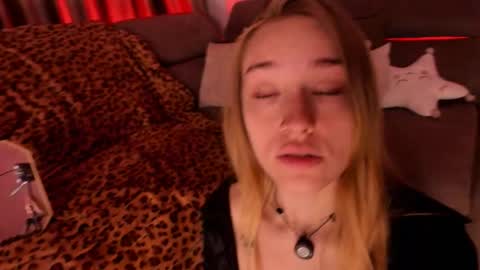 Snapshot of sugarskye chatting on 12.05.25 sugarskye online show from 12.05.25