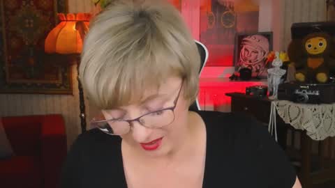 Vivien online show from 12.11.24