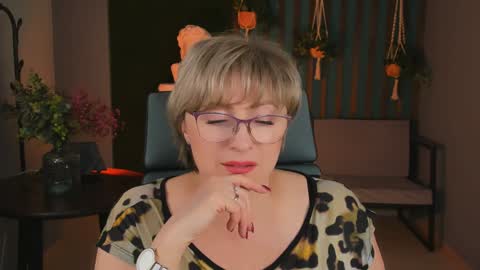 Vivien online show from 12.14.24