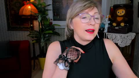 Vivien online show from 01.08.25