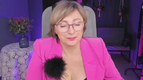 Vivien online show from 01.11.25