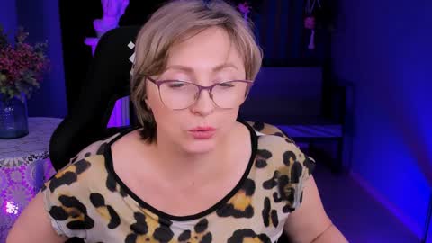 Vivien online show from 01.15.25