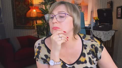 Vivien online show from 02.05.25