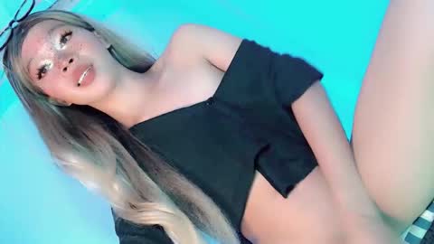 LoveSugar online show from 11.30.25