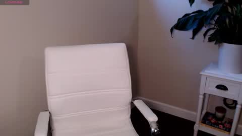 Mia online show from 09.17.25