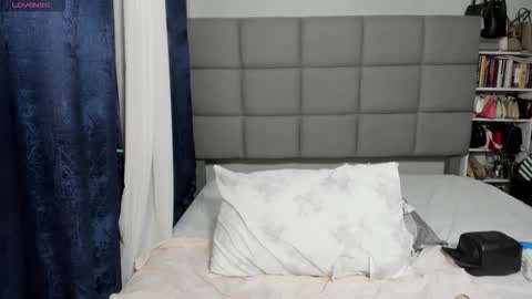 Snapshot of suhaila_suu chatting on 11.23.25 suhaila_suu online show from 11.23.25