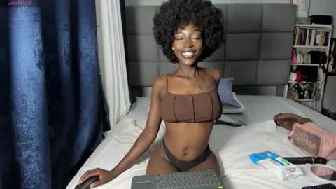 Snapshot of suhaila_suu chatting on 02.13.26 suhaila_suu online show from 02.13.26