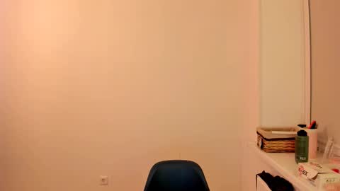 Summer Preston online show from 12.18.25